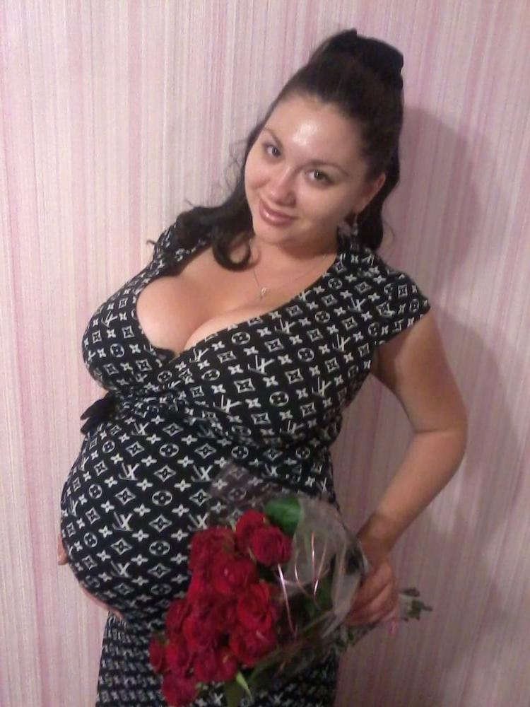 12P Busty Russian Woman 3628