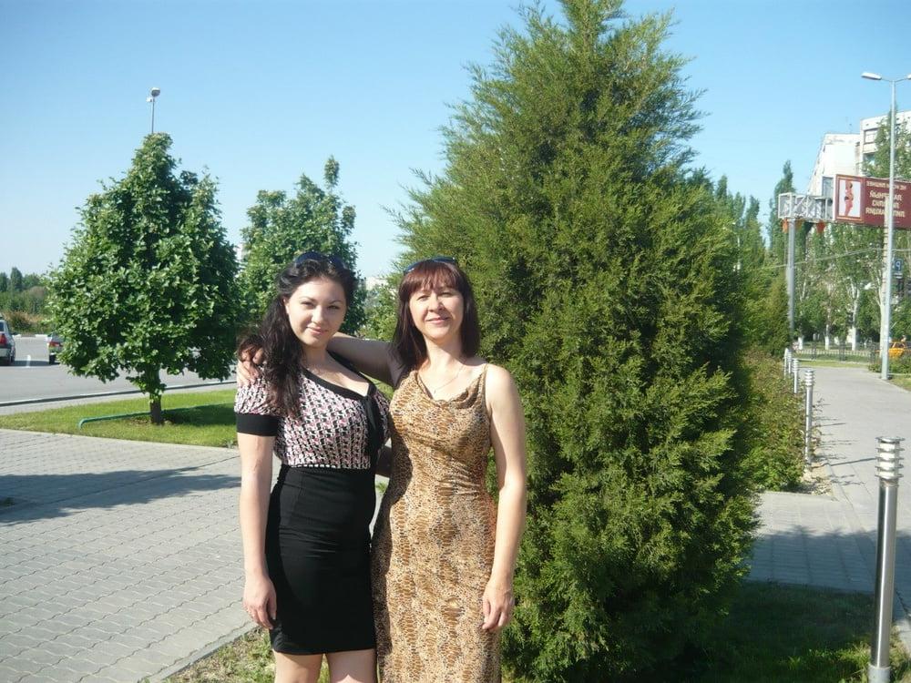 12P Busty Russian Woman 3628