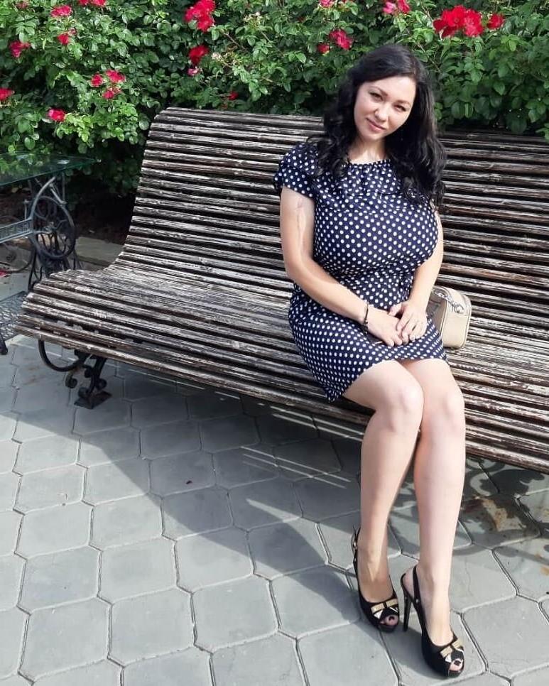 12P Busty Russian Woman 3628
