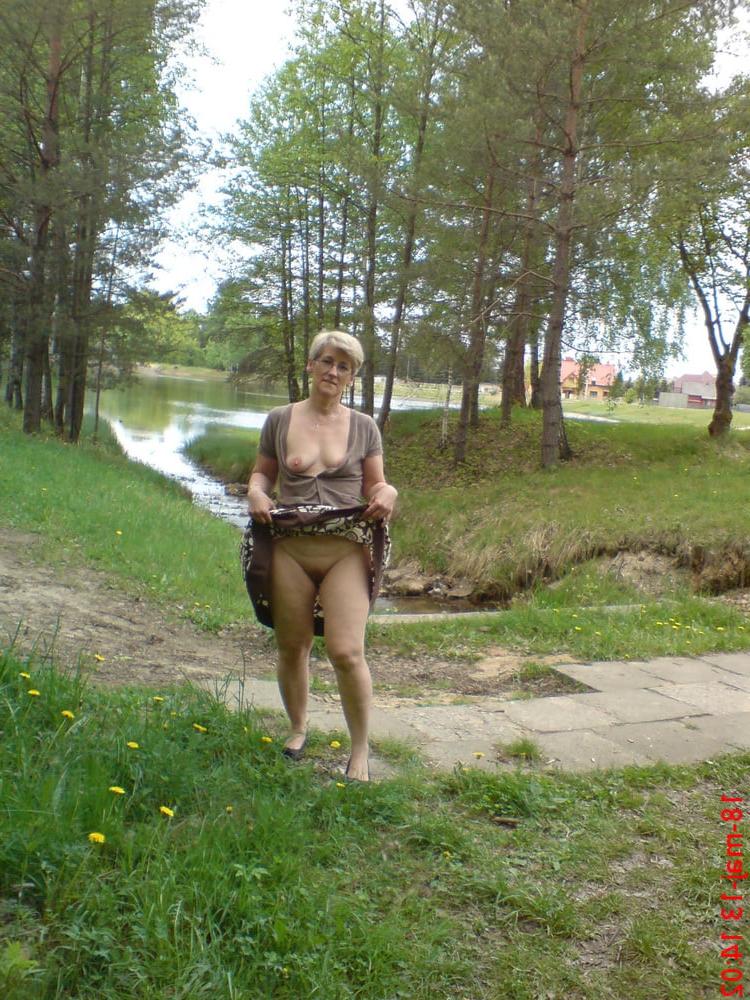 25P Women Need Exposure 822 - Granny Needs Exposure