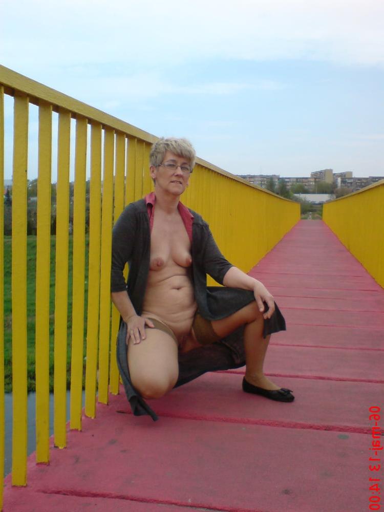 25P Women Need Exposure 822 - Granny Needs Exposure