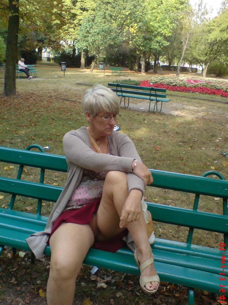 25P Women Need Exposure 822 - Granny Needs Exposure