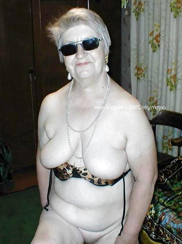 25P GRANNY LOVE
