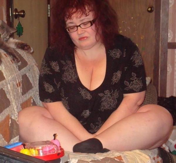15P Bbw mix 569 (Cleavage with glasses)