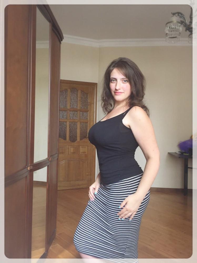 10P Busty Russian Woman 3626