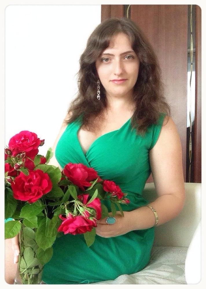 10P Busty Russian Woman 3626