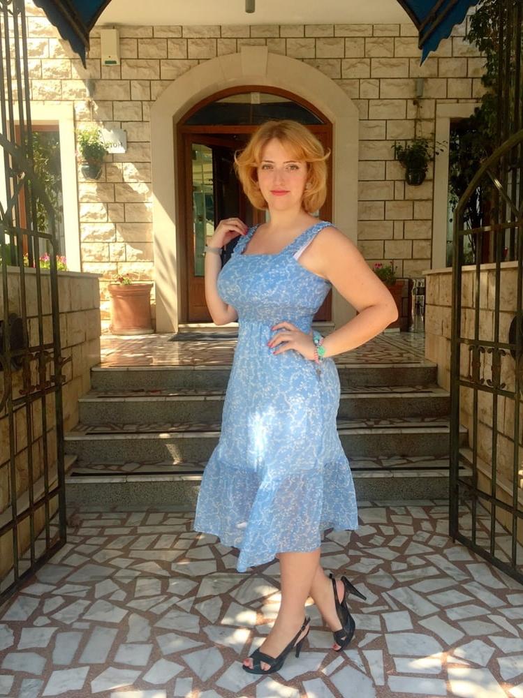10P Busty Russian Woman 3626