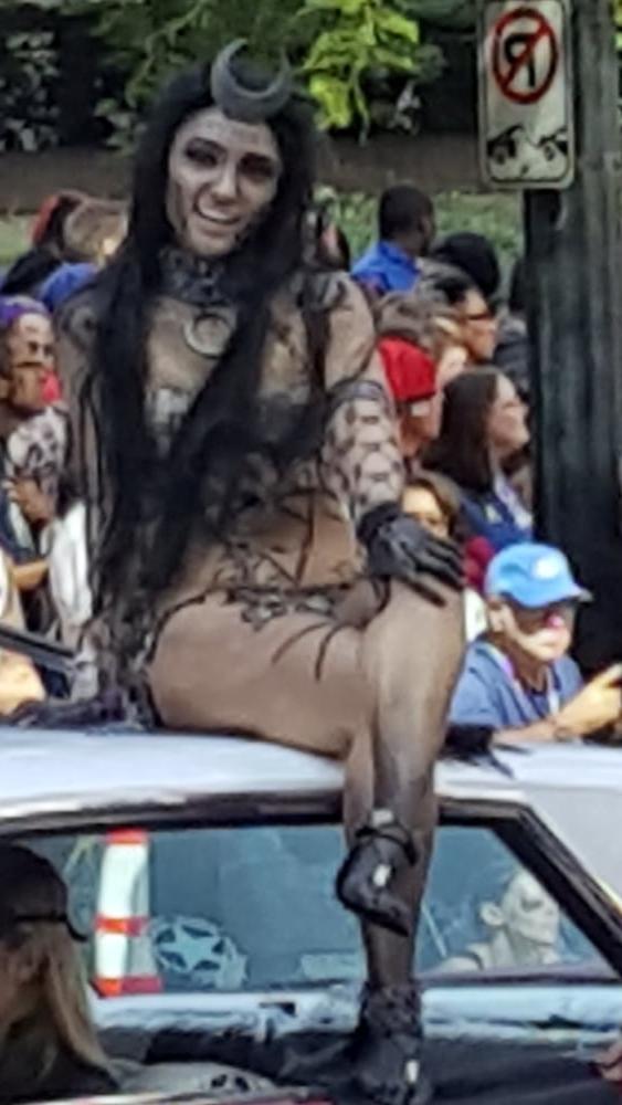 25P Voyeur pics of women at the Dragon Con parade  - tits and as