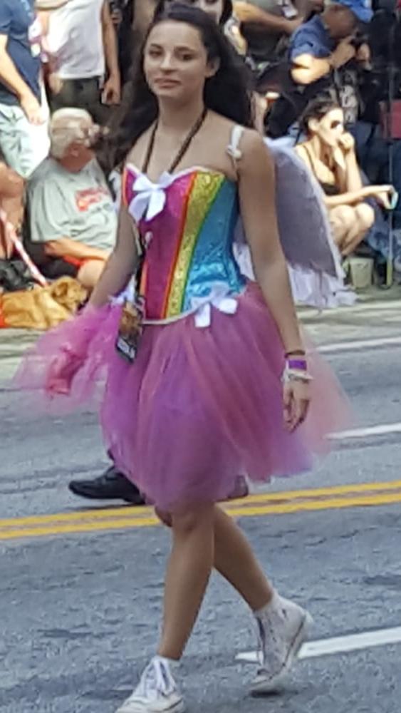 25P Voyeur pics of women at the Dragon Con parade  - tits and as