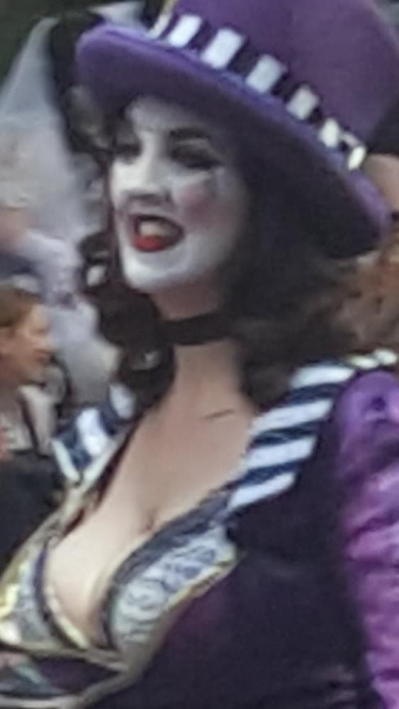 25P Voyeur pics of women at the Dragon Con parade  - tits and as