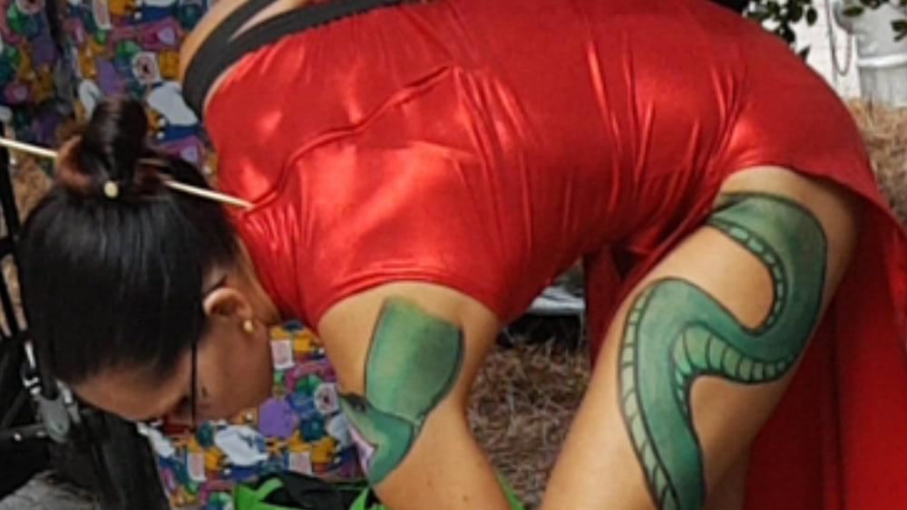 25P Voyeur pics of women at the Dragon Con parade  - tits and as