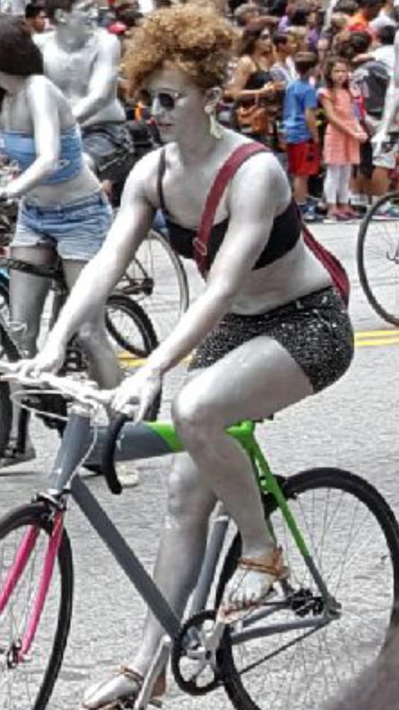 25P Voyeur pics of women at the Dragon Con parade  - tits and as