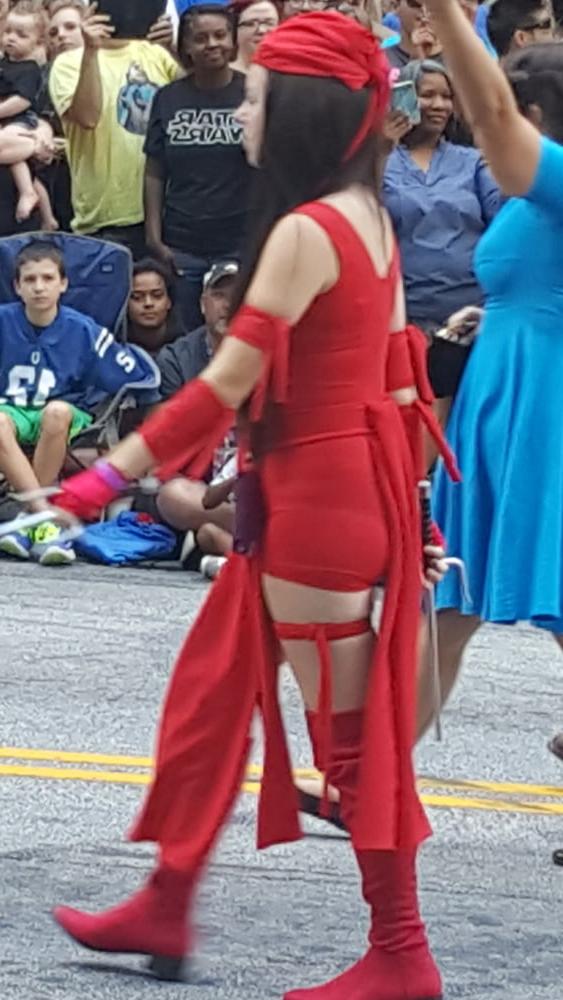 25P Voyeur pics of women at the Dragon Con parade  - tits and as