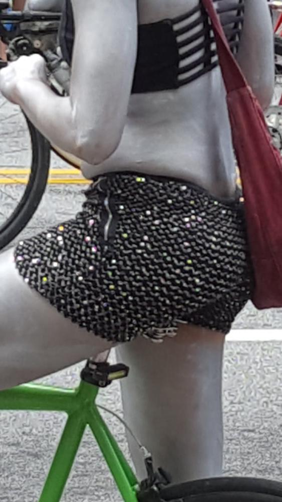 25P Voyeur pics of women at the Dragon Con parade  - tits and as