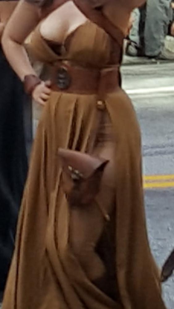 25P Voyeur pics of women at the Dragon Con parade  - tits and as