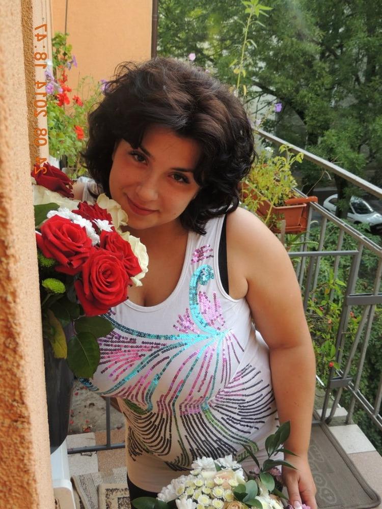 9P Busty Russian Woman 3625