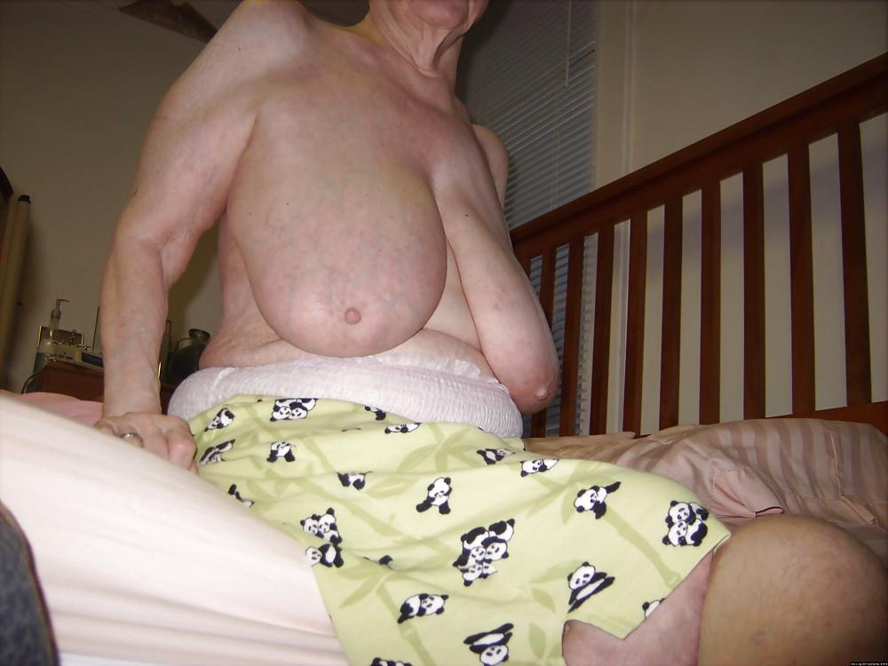 25P Granny  tits