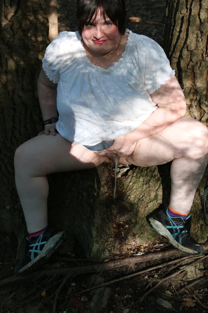 9P Kaylee pissing in  the woods