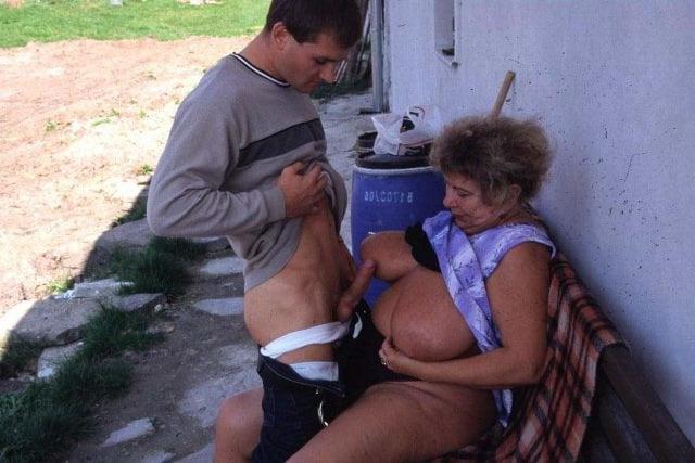 16P Matrure granny 01