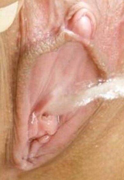 25P Pissing women 2