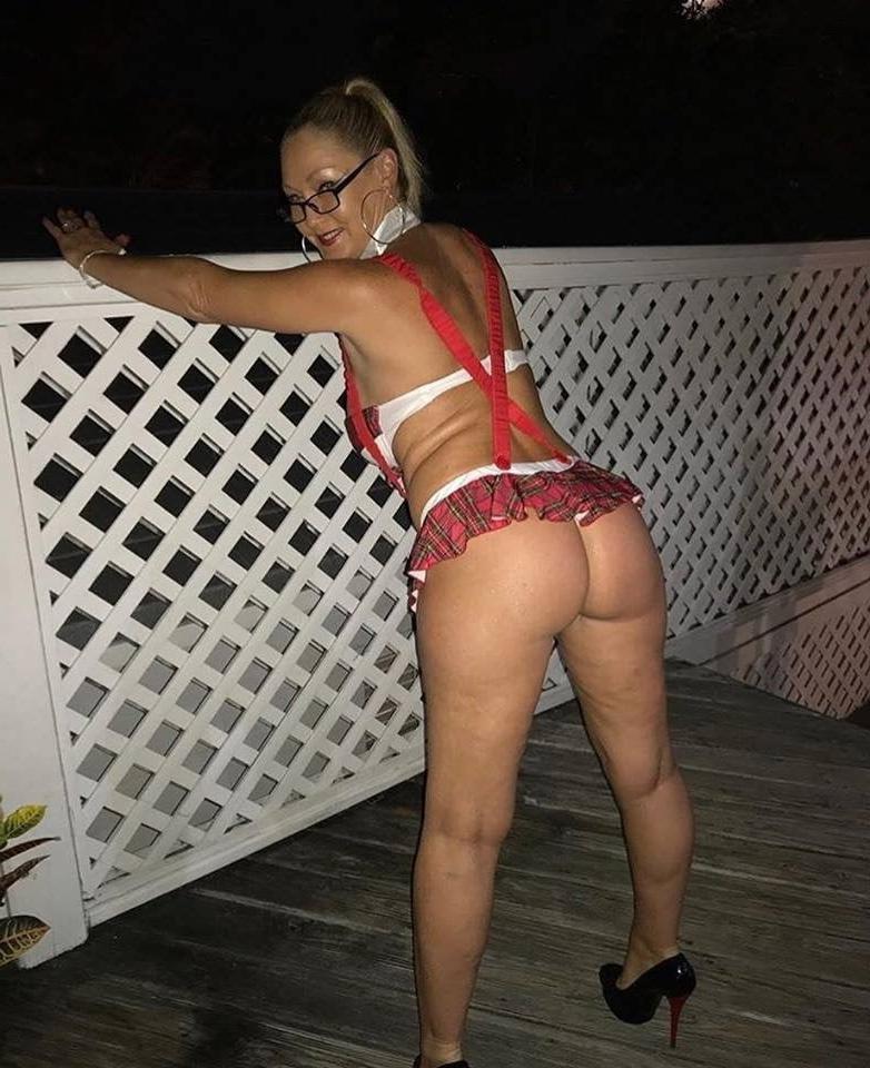 25P Just catch a horny Granny (553)