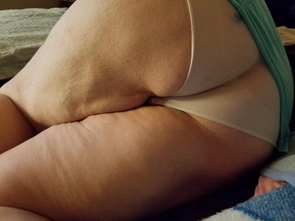 25P Awesome BBW's ass in the air showing off that big pussy