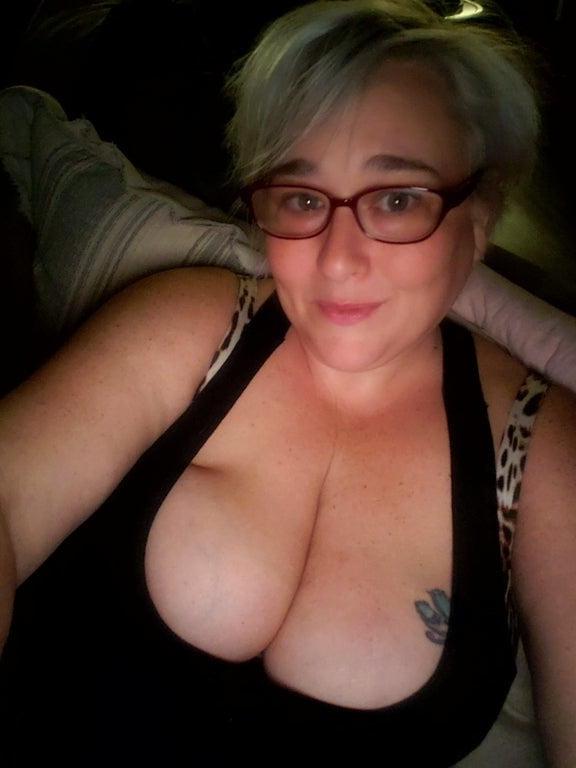 16P Bbw mix 568 (Cleavage with glasses)