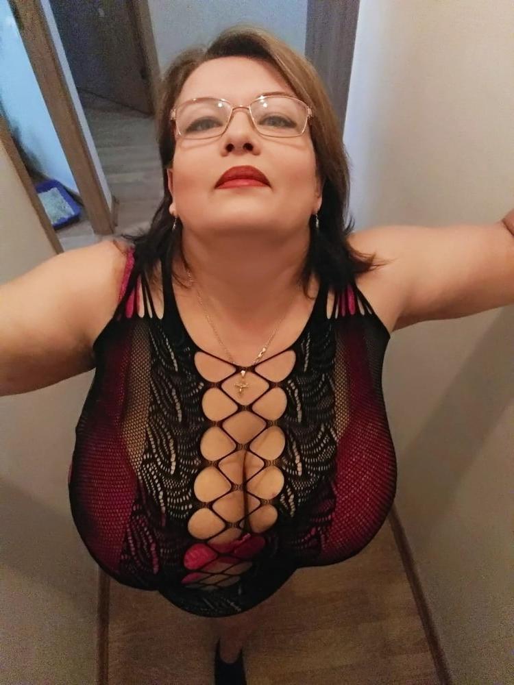 16P Bbw mix 568 (Cleavage with glasses)