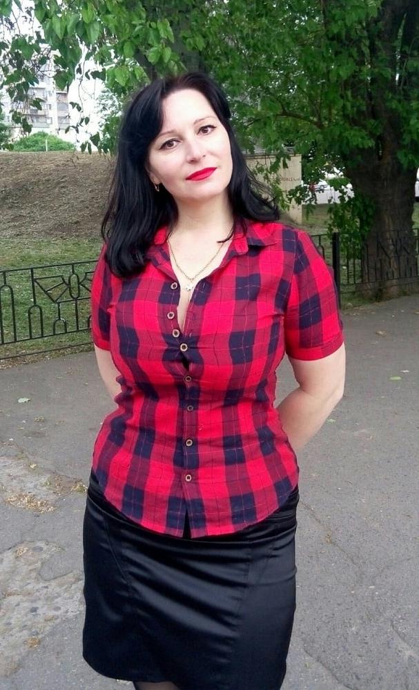 15P Busty Russian Woman 3624