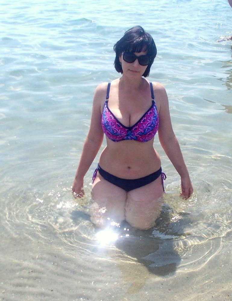 15P Busty Russian Woman 3624