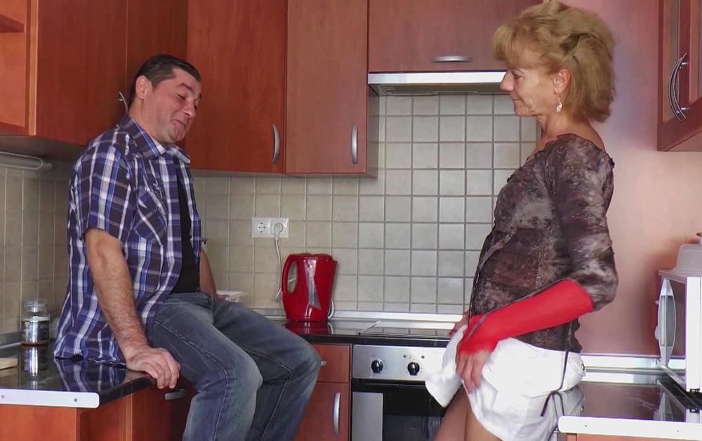 25P SDRUWS2 - SKINNY GRANNY ASS FUCKED IN THE KITCHEN