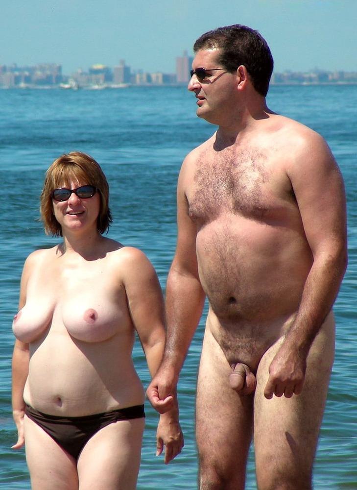 25P 0560 Voyeur beach.