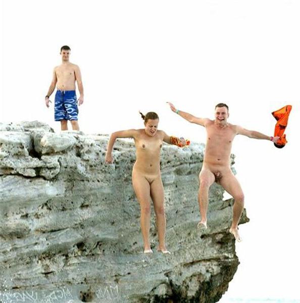 25P 0560 Voyeur beach.