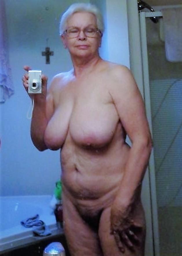 25P Very  Hot Granny