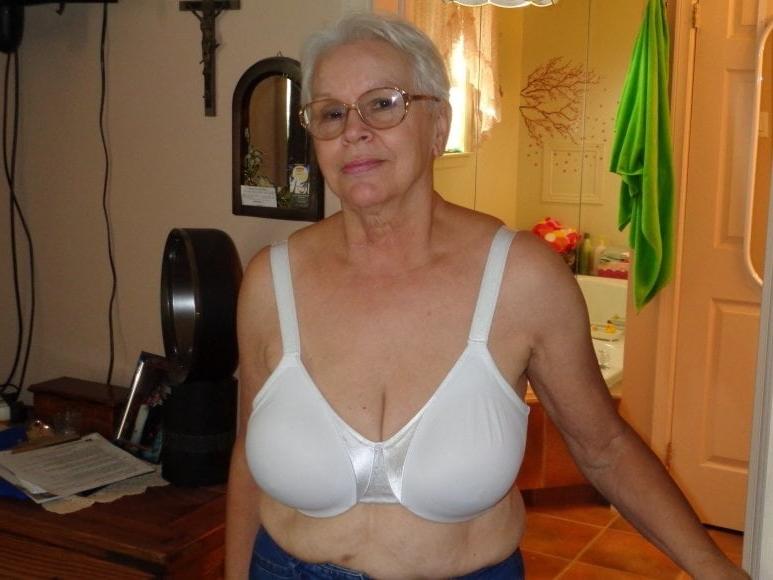25P Very  Hot Granny