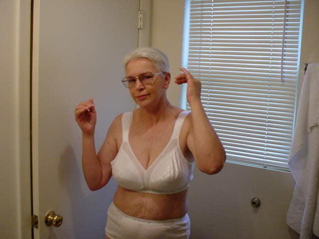25P Very  Hot Granny