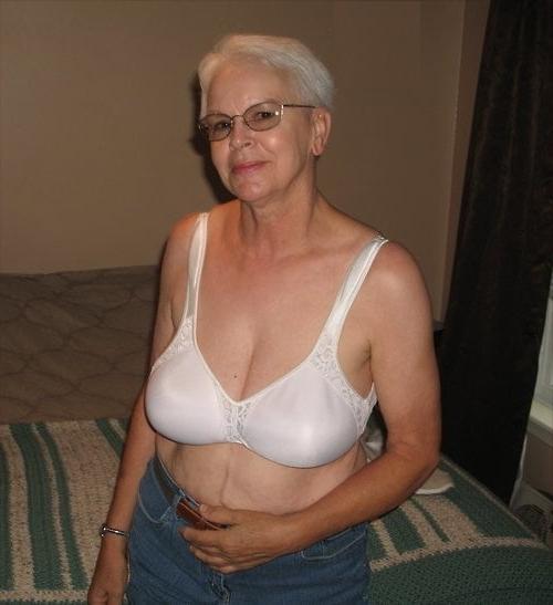 25P Very  Hot Granny