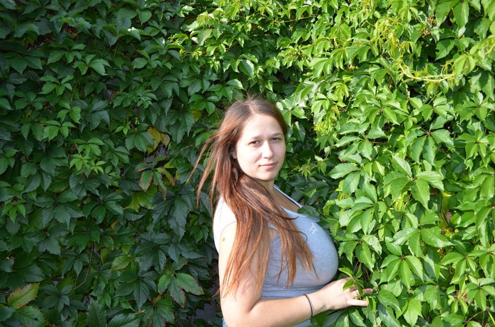 16P Busty Russian Woman 3622