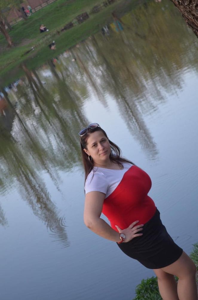 16P Busty Russian Woman 3622