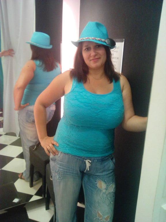 16P Busty Russian Woman 3622