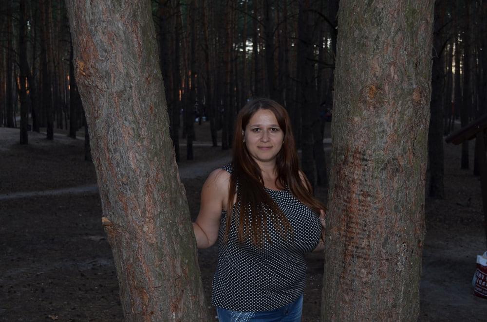 16P Busty Russian Woman 3622
