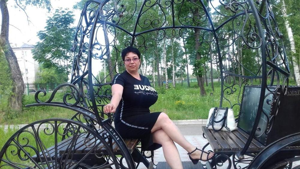 20P Busty Russian Woman 3620