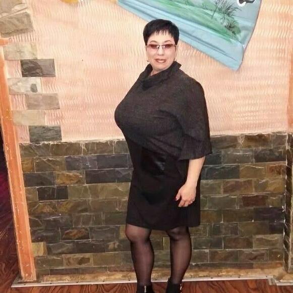 20P Busty Russian Woman 3620