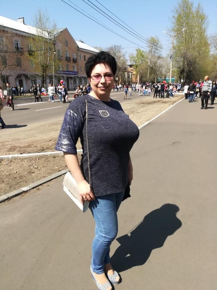 20P Busty Russian Woman 3620