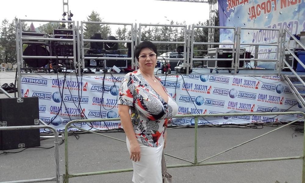 20P Busty Russian Woman 3620