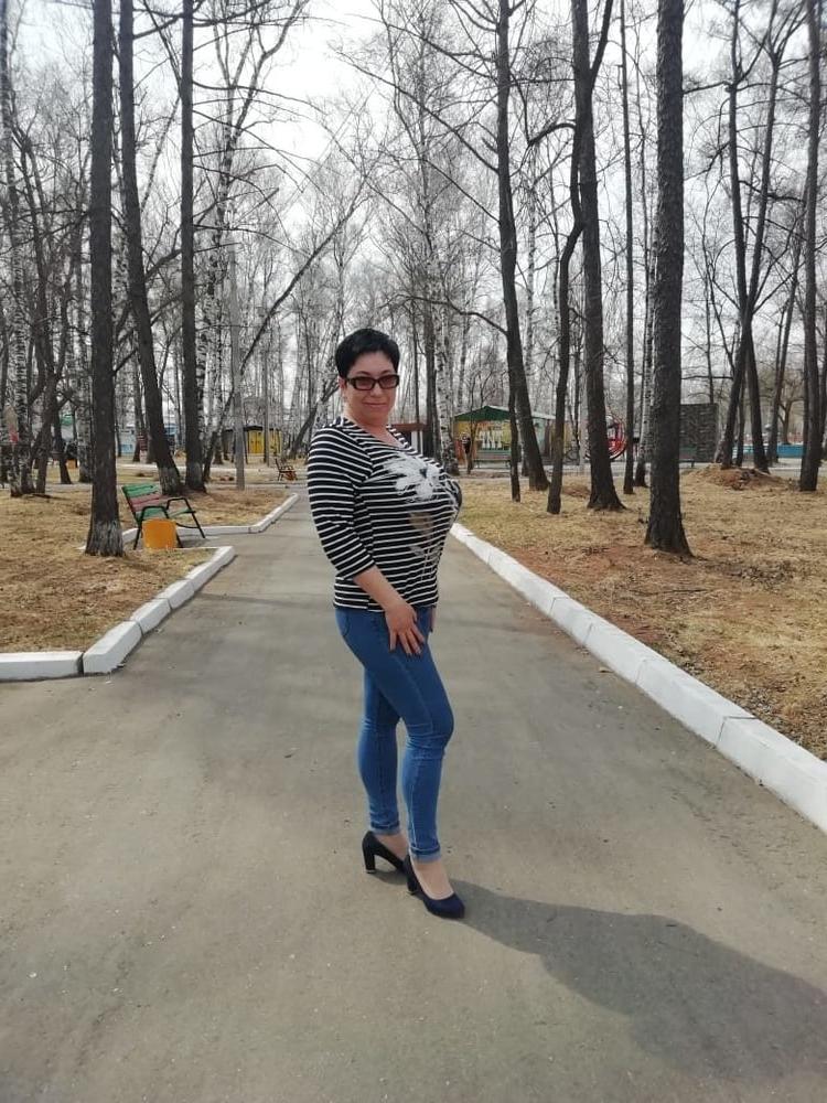 20P Busty Russian Woman 3620