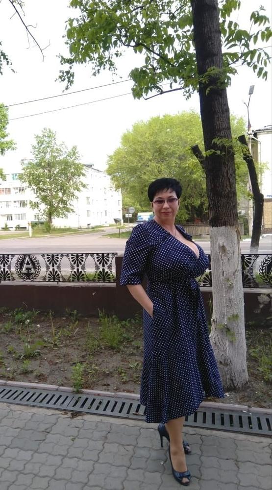 20P Busty Russian Woman 3620