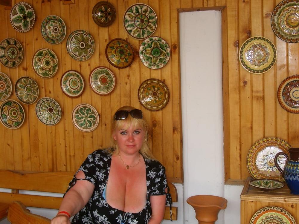 9P Busty Russian Woman 3621