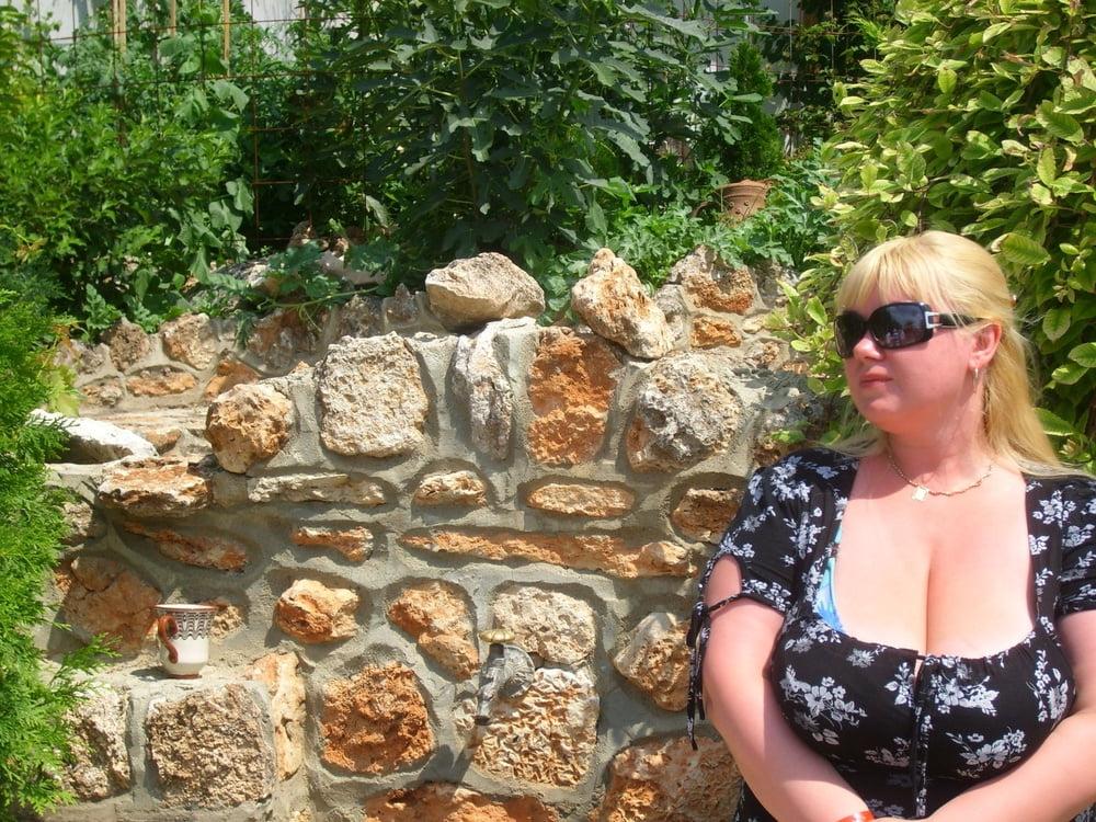 9P Busty Russian Woman 3621