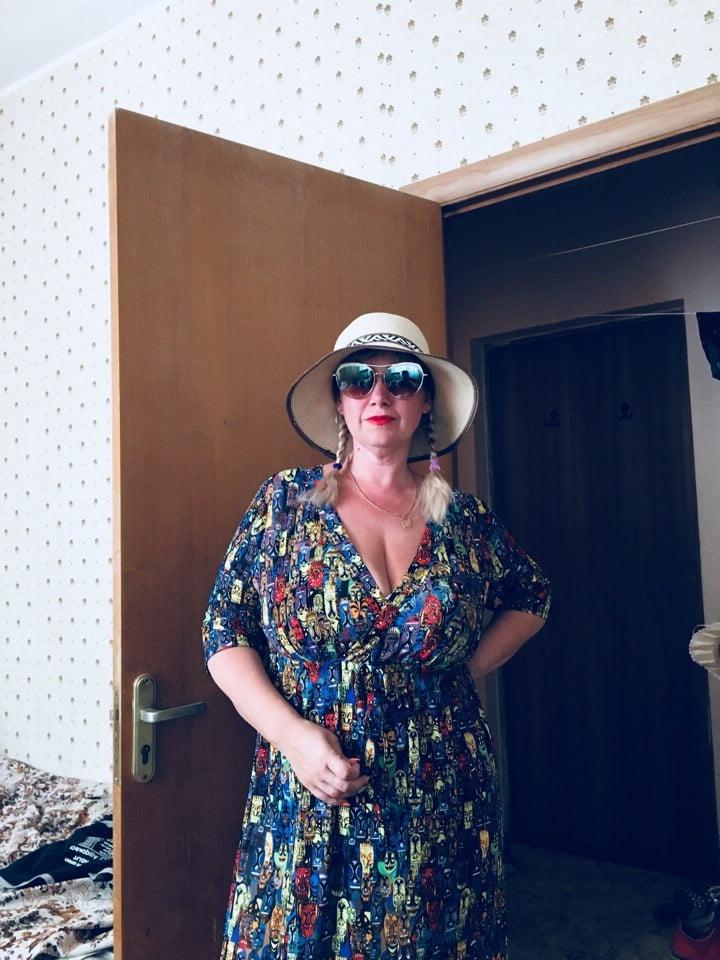 9P Busty Russian Woman 3621